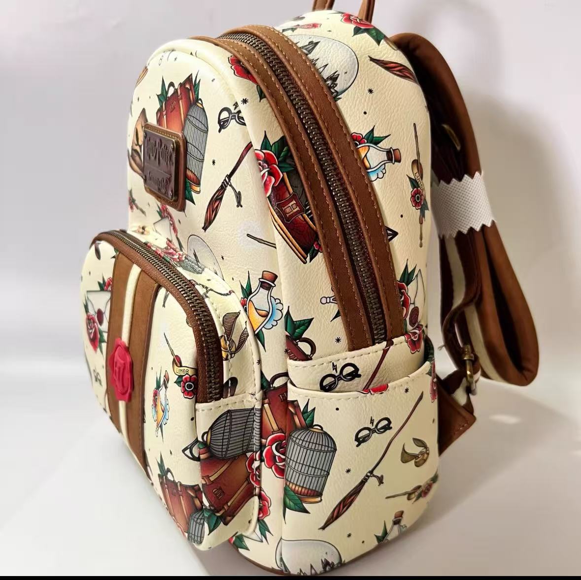 Mochila Loungefly com duas alç - Women Bags Collection avaliação e preço