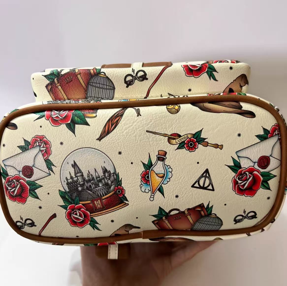 Mochila Loungefly com duas alç - Women Bags Collection avaliação e preço